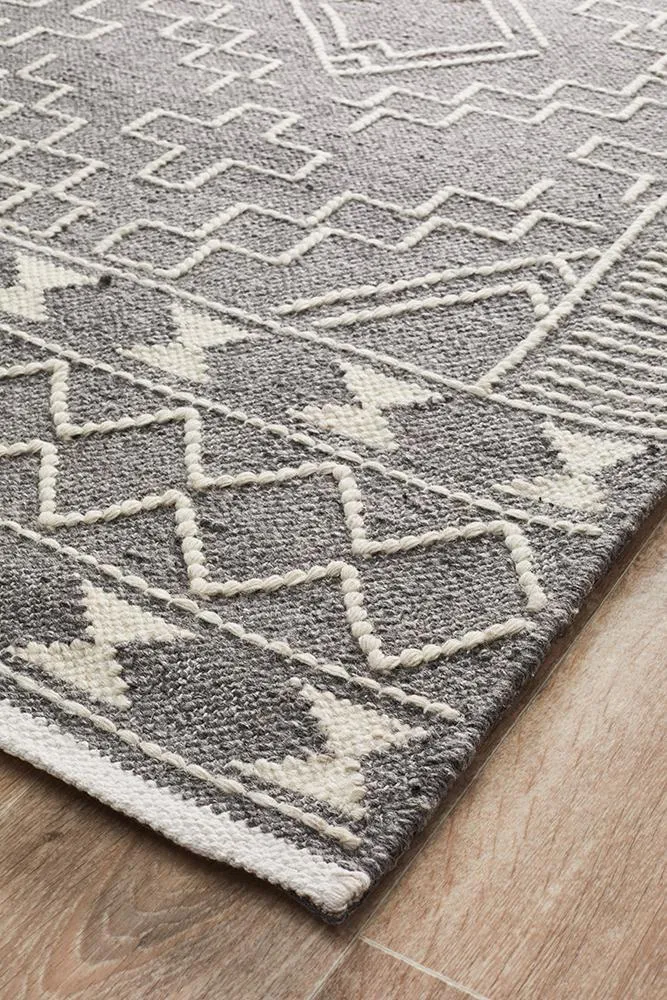 Bohemian Chic Woven Rug - Grey