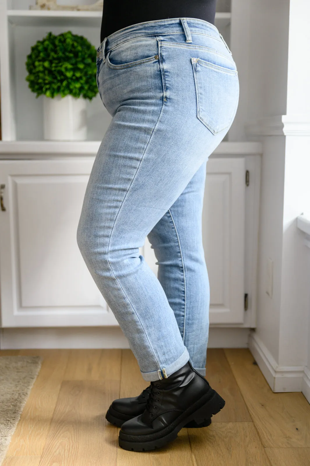 Judy Blue Mid Rise Bleach Wash Boyfriend Jeans