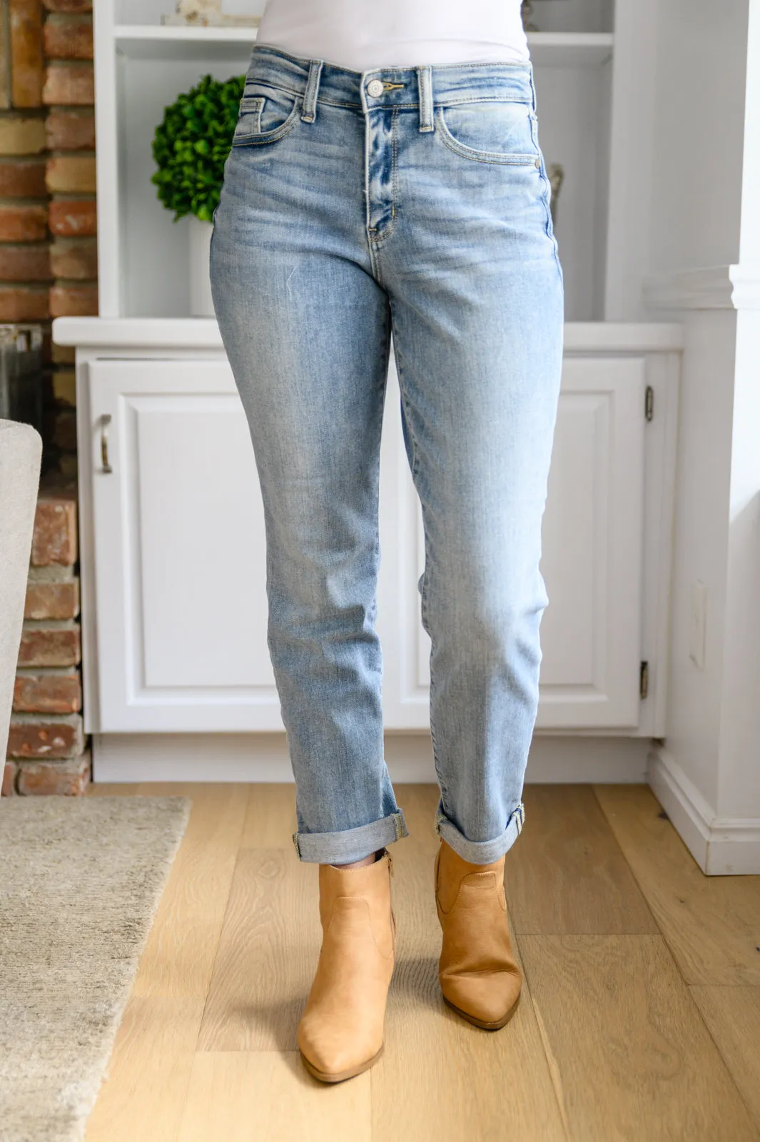 Judy Blue Mid Rise Bleach Wash Boyfriend Jeans