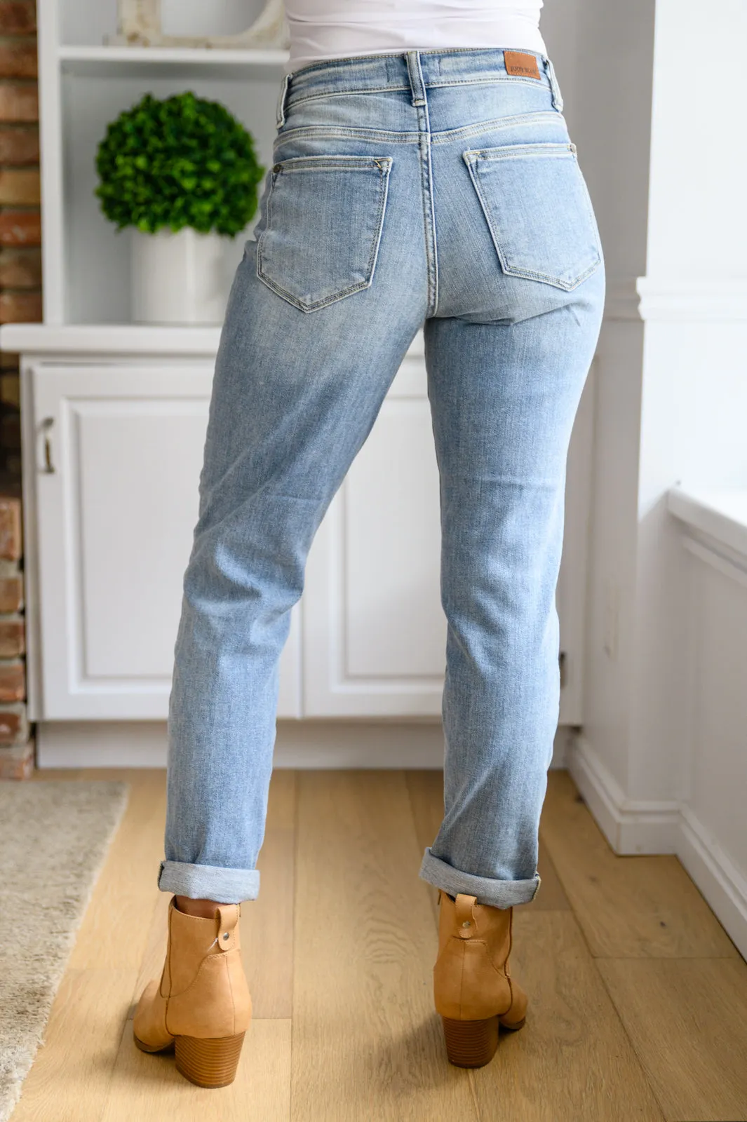 Judy Blue Mid Rise Bleach Wash Boyfriend Jeans