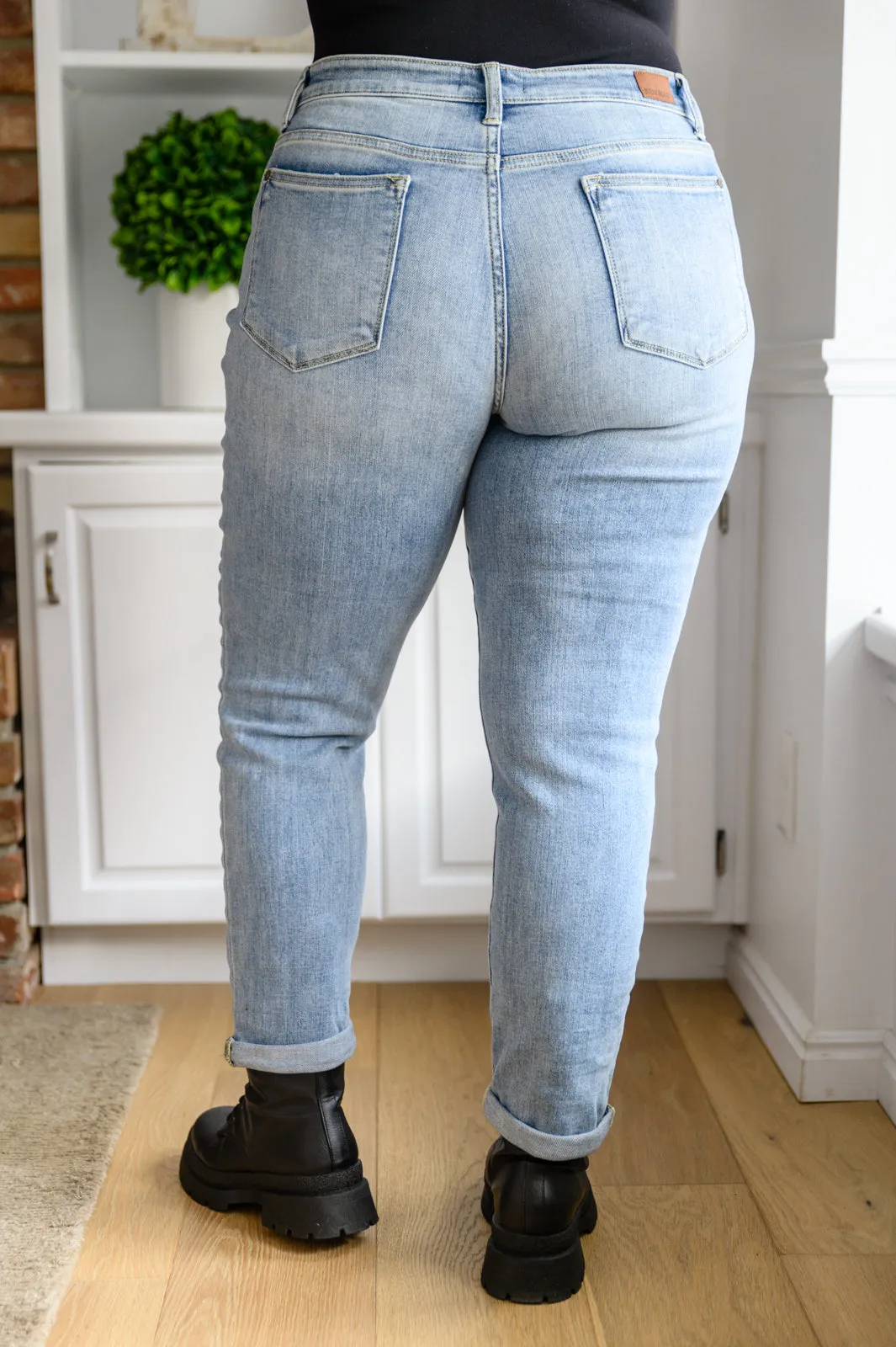 Judy Blue Mid Rise Bleach Wash Boyfriend Jeans