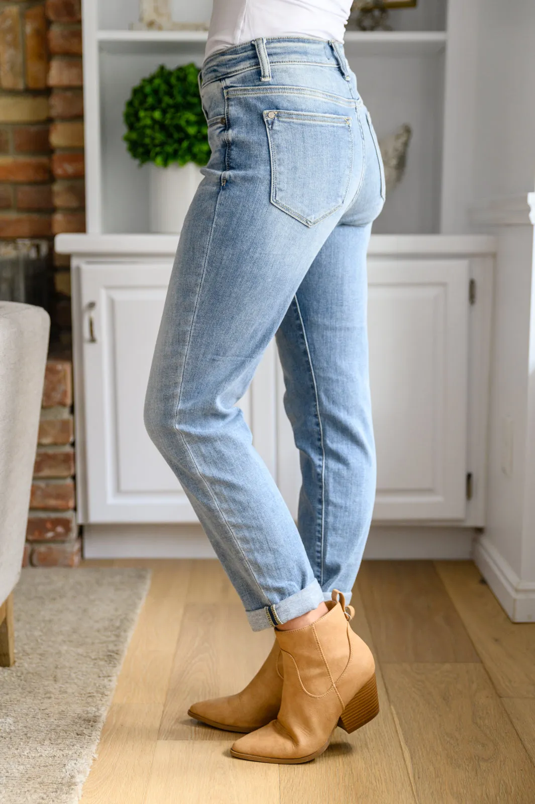 Judy Blue Mid Rise Bleach Wash Boyfriend Jeans